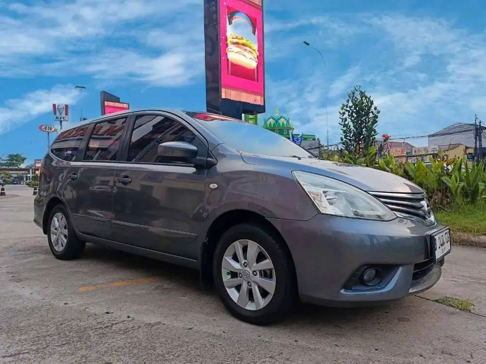 nissan grand livina (2014)