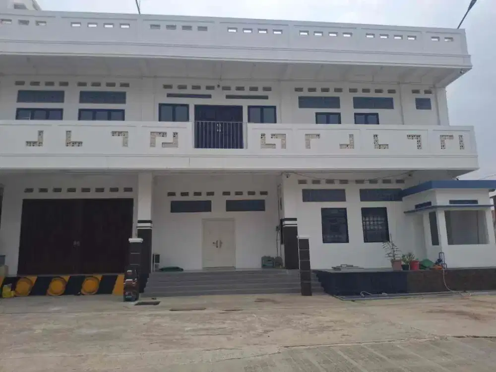 gedung 2 lantai 3 kapling tanah