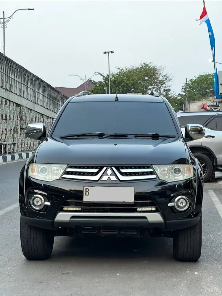 Pajero Dakar VGT Diesel Matic 2014, Sunroof, Service Record