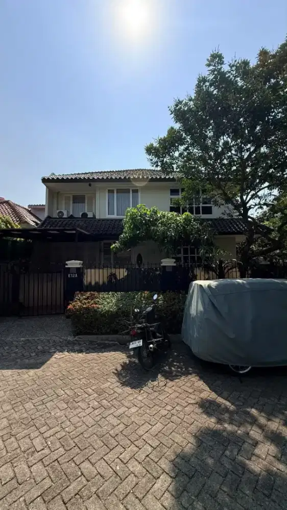 Dijual Rumah Hook 2 Lantai, Beserta Isi. Taman Rempoa Indah