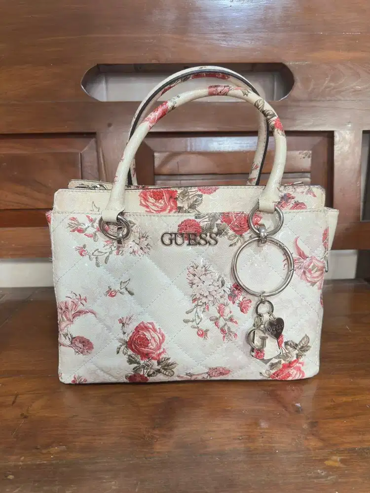 Tas Guess Bunga Putih