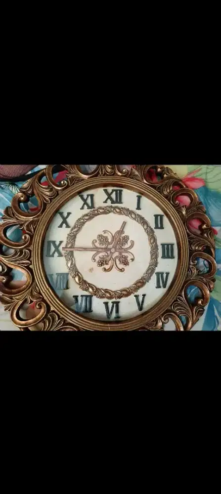 Dijual Jam Dinding Klasik Antik dimensi keseluruhan kurang lebih 40cm.