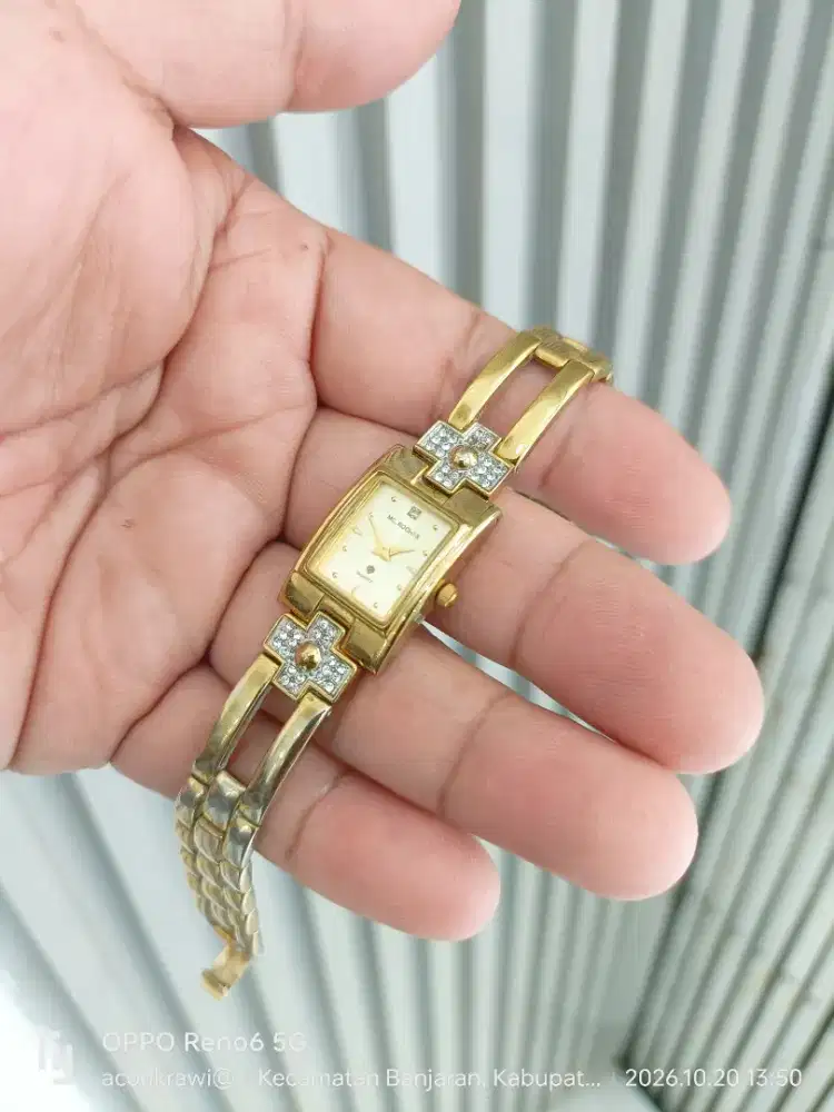 Jam tangan wanita