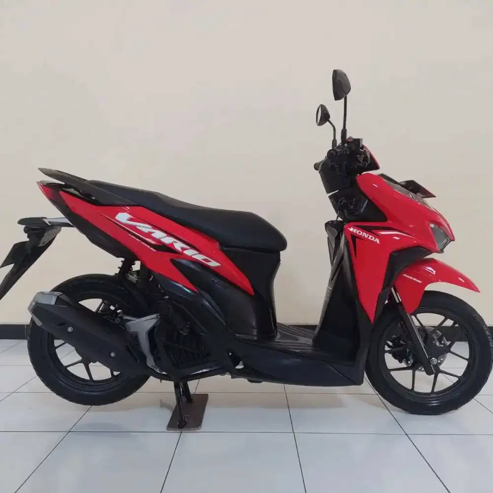 Honda Vario 160 warna merah