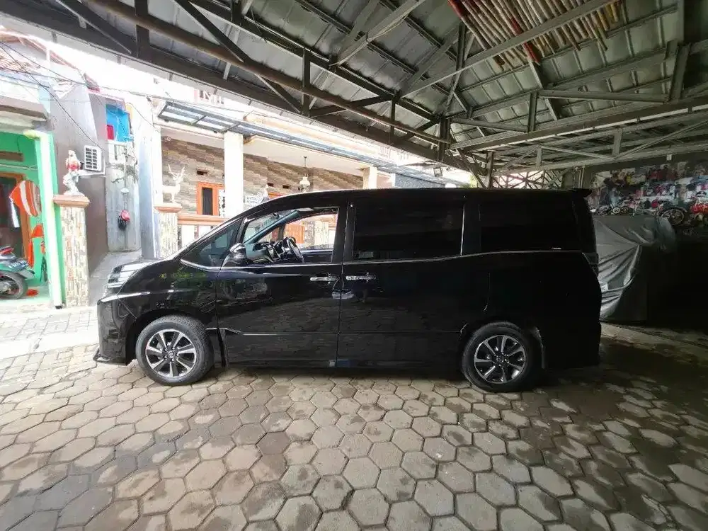 toyota voxy (2021)