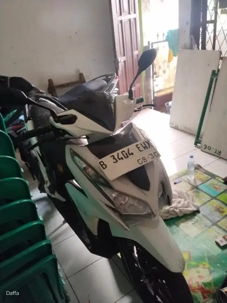 Di jual vario 12t old warna putih mesin halus SS lengkap