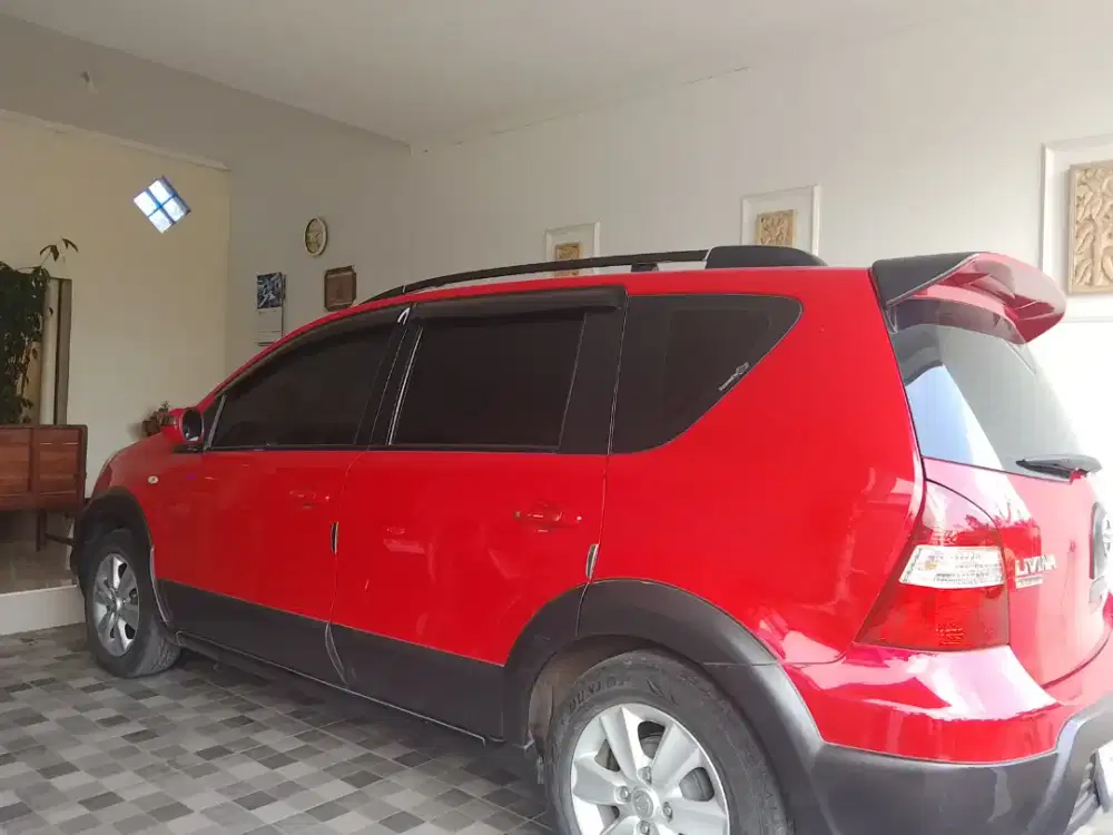 Dijual mobil livinaa