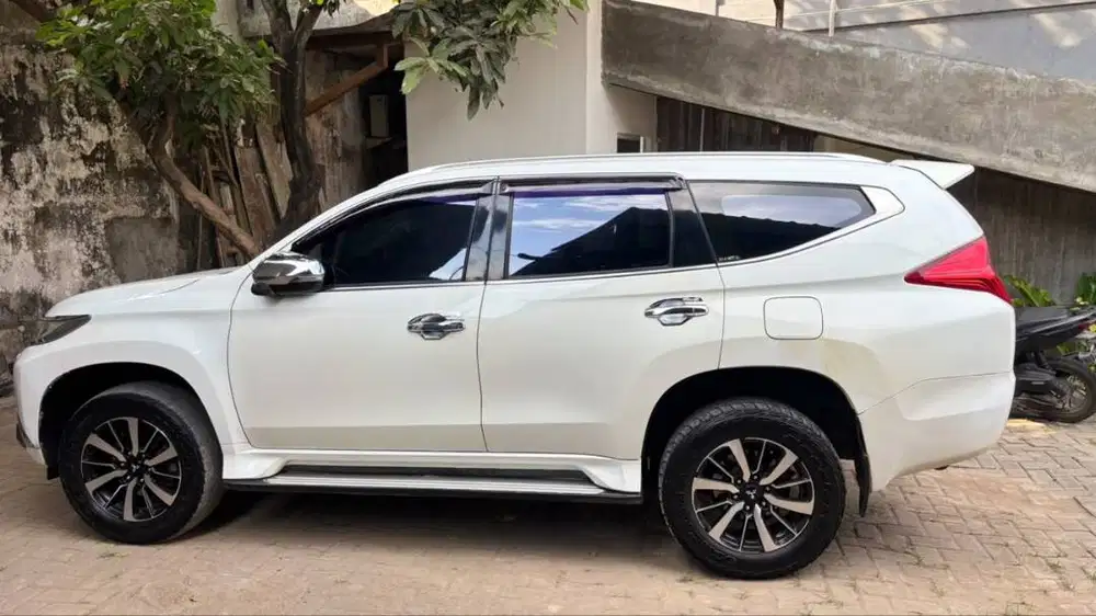 Mitsubishi Pajero Dakar 4x2 2.4 AT Diesel Solar 2016 (QR SOLAR AMAN)