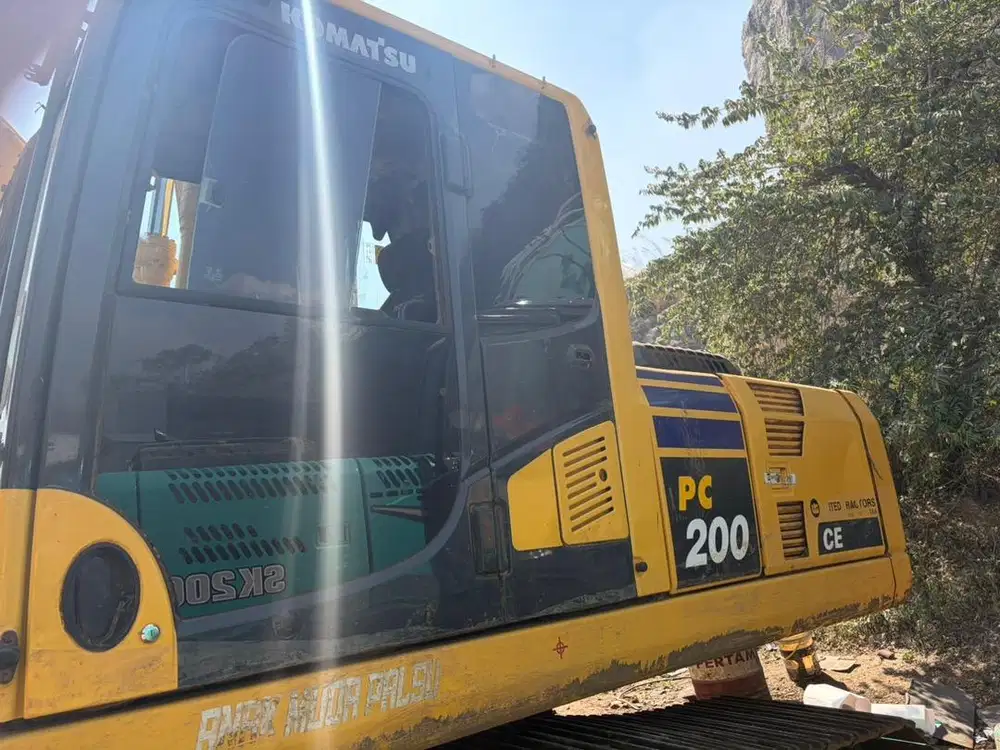 Sewa excavator komatsu pc 200 2025