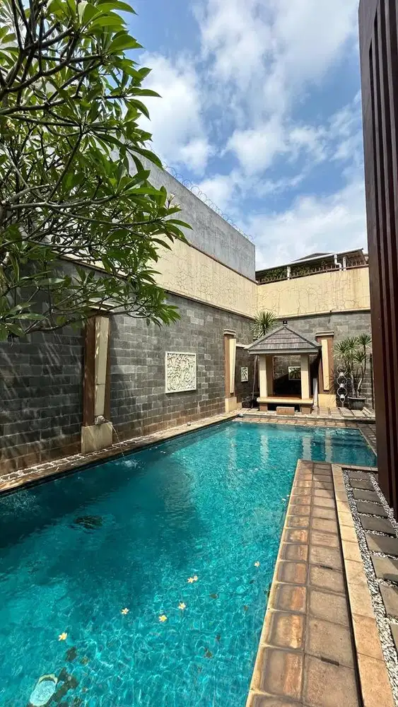 Dijual Rumah Mewah Furnish di Jalan Boulevard Kota Wisata Cibubur
