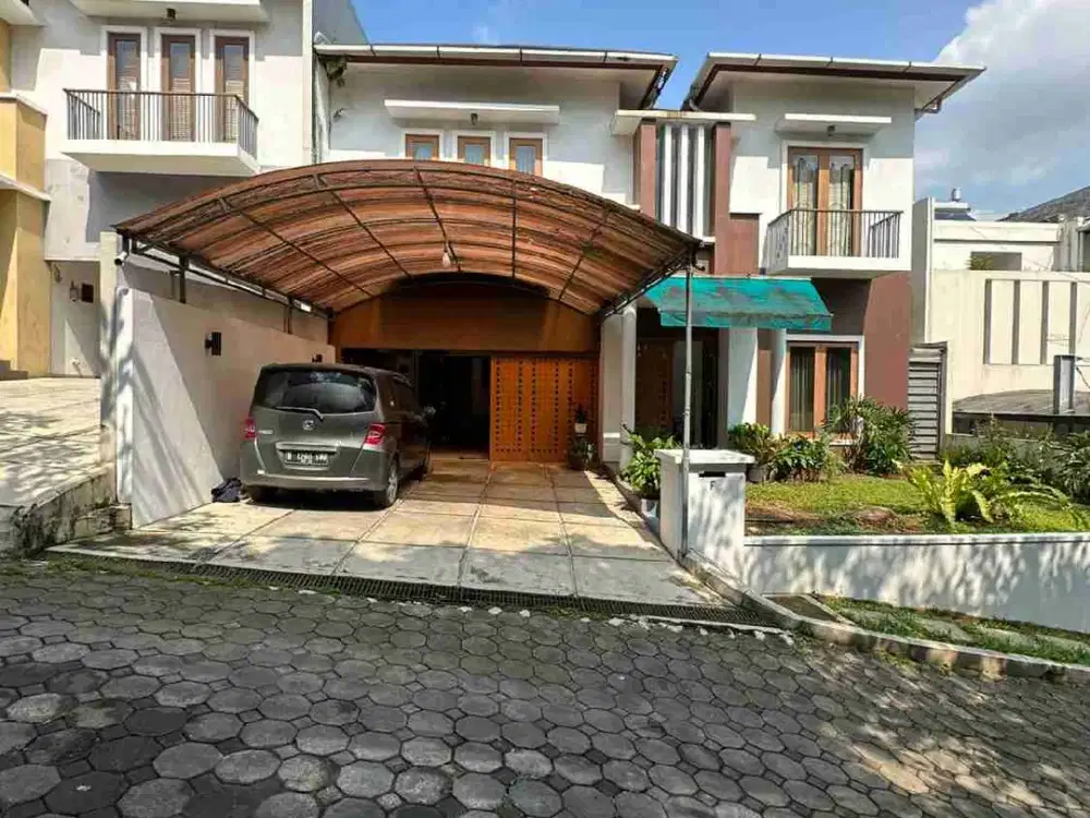 RUMAH CANTIK DALAM TOWNHOUSE DI LEBAK BULUS
