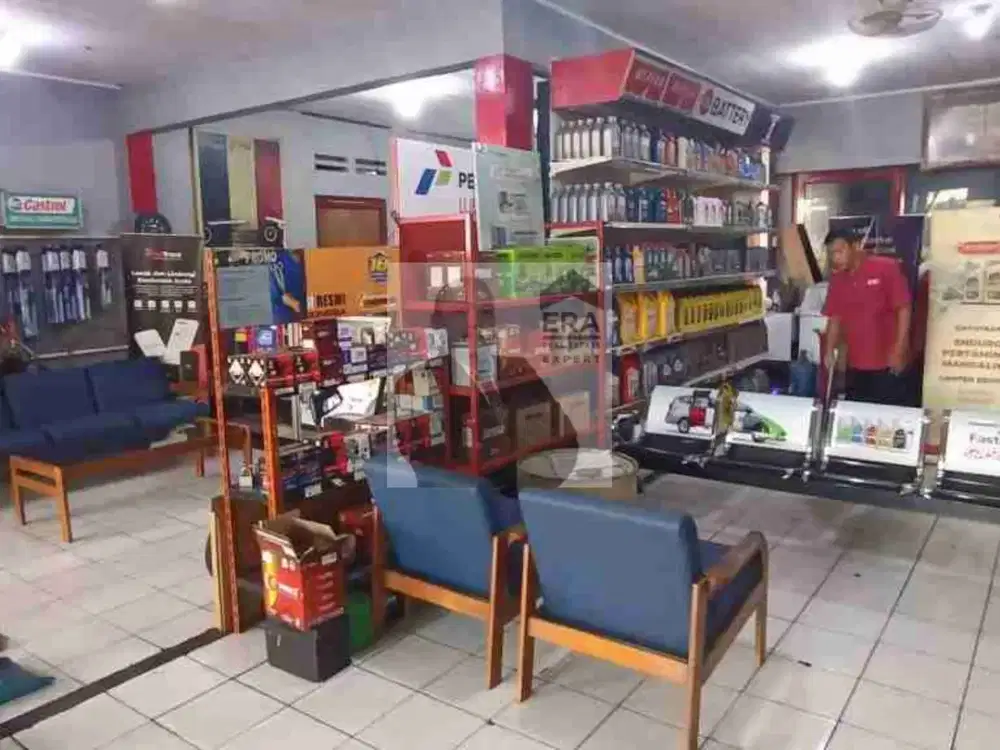 Disewakan ruang usaha bekas bengkel. strategis di pusat kota. cocok untuk usaha FnB maupun kantor.