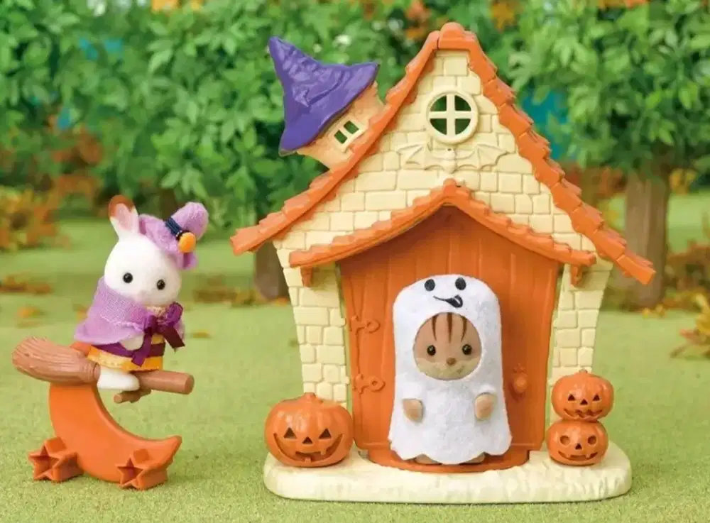 Sylvanian Families Halloween Playhouse