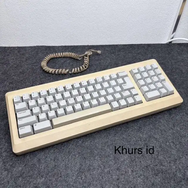apple keyboard macintosh plus 1986 - very rare collection