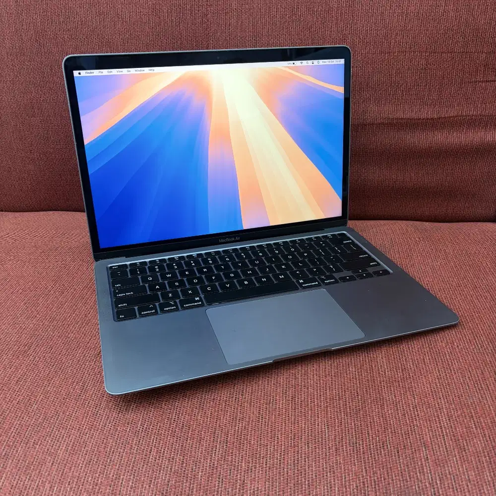 MacBook Air 13 inch core i3 2020 RAM 8/256GB