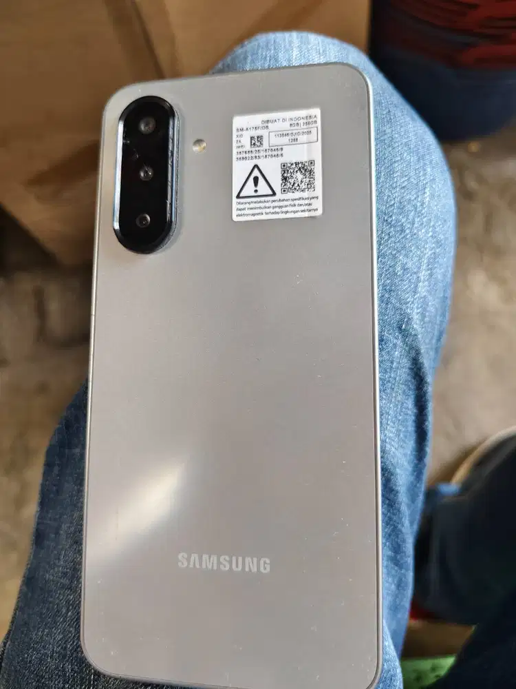 Dijual samsung galaxy a17 8/256 garansi