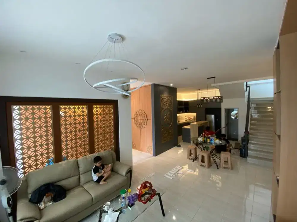 Rumah 3,5 Lantai Full Furnished di Cendrawasih
