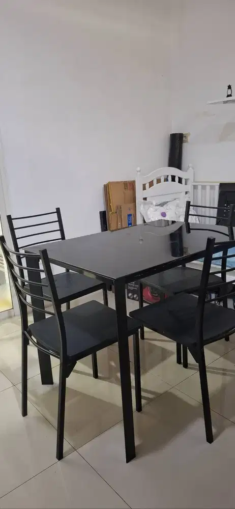 MEJA dan KURSI MAKAN INFORMA preloved