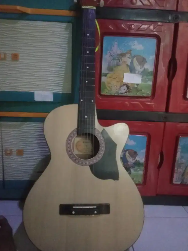 Gitar akustik yamaha
