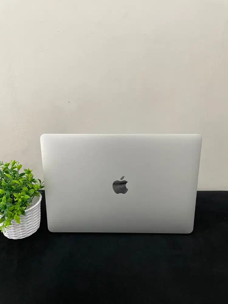 MacBook Air 2020 13inch 8/128 Dual Core i3 Unit + Charger