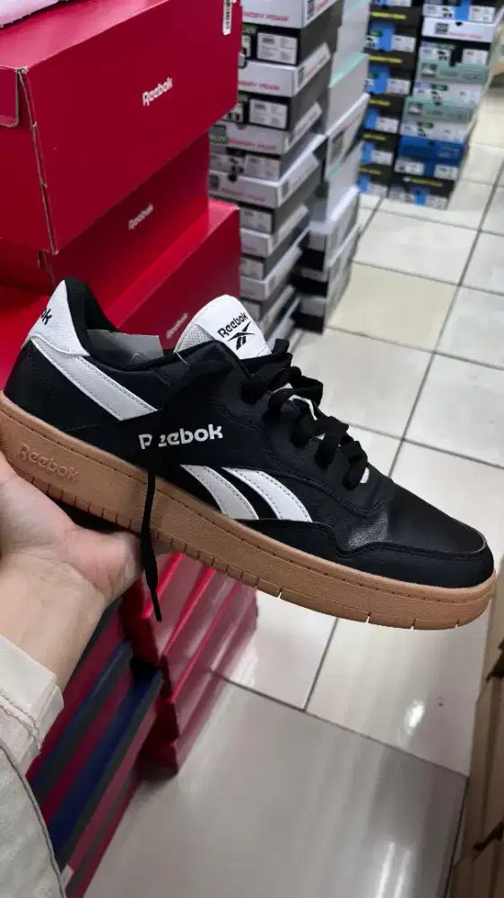 Sepatu REEBOK Black NO 43