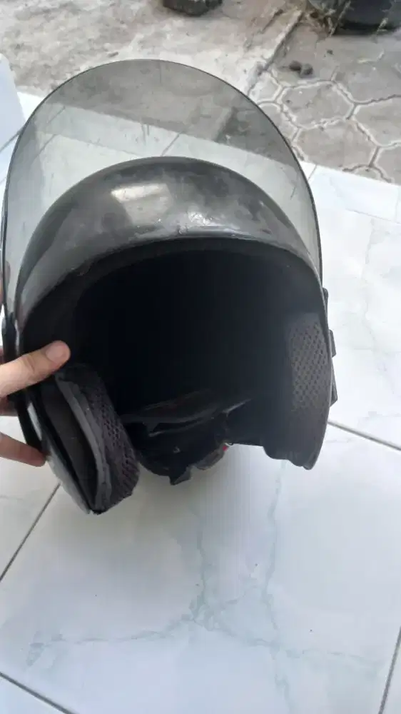 HELM HITAM BEKAS
