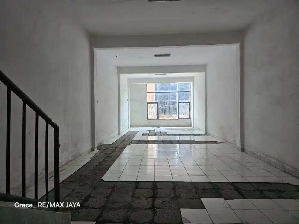 Ruko 3 Lantai Dijual di Diponegoro Denpasar Barat