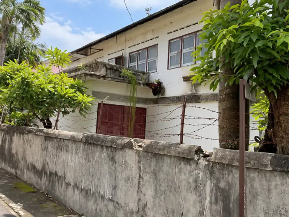 Tanah Luas Beserta Bangunan di Den Pasar Bali, Lahan Luas 804 m2