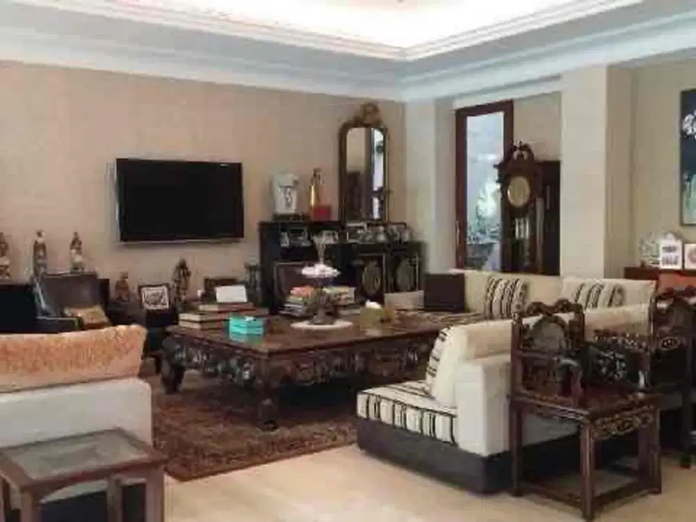 Rumah Bagus, Pool, Lift, Home Theatre,  di jl Yusuf Adiwinata, Menteng, Jakarta Pusat