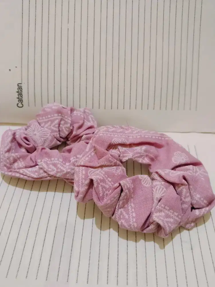Kuncir scrunchie pasang