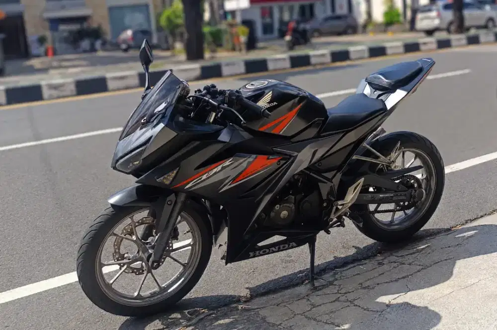 HONDA CBR 150r TAHUN 2019