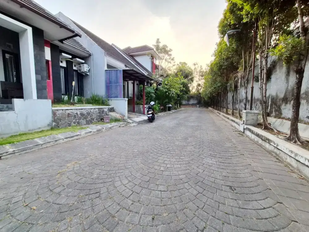 LT 126 JL. KALIURANG KM 9 JL KAPTEN HARYADI RUMAH MEWAH DALAM PERUMAHAN DIJUAL SLEMAN UTARA DEKAT PALAGAN, JL DAMAI, UGM, UII JAKAL, POGUNG PANDEGA