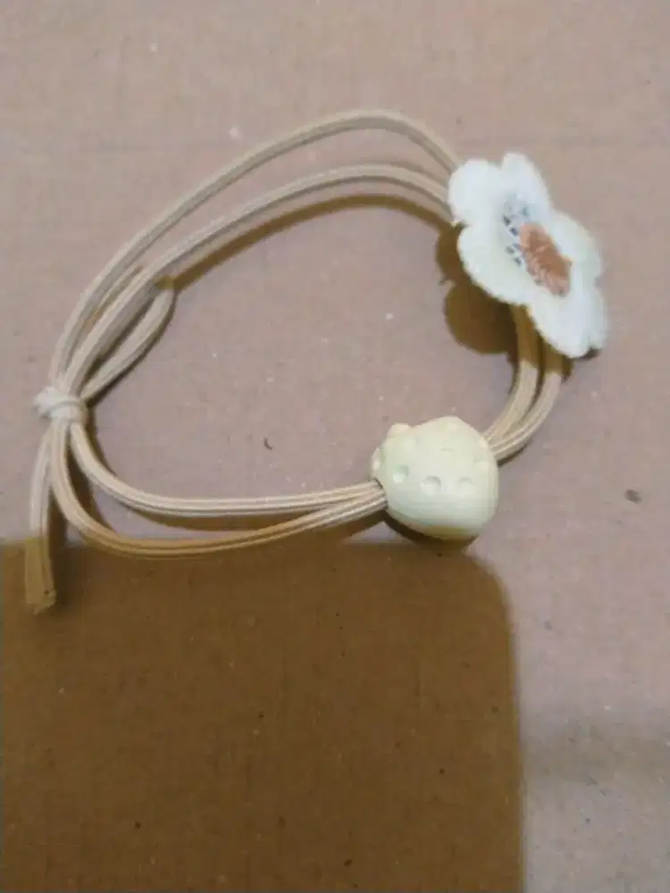 Kunciran polos Bunga dan strawbery