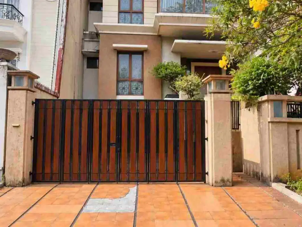 Rumah Modern Tropis Permata Buana, Jakarta Barat