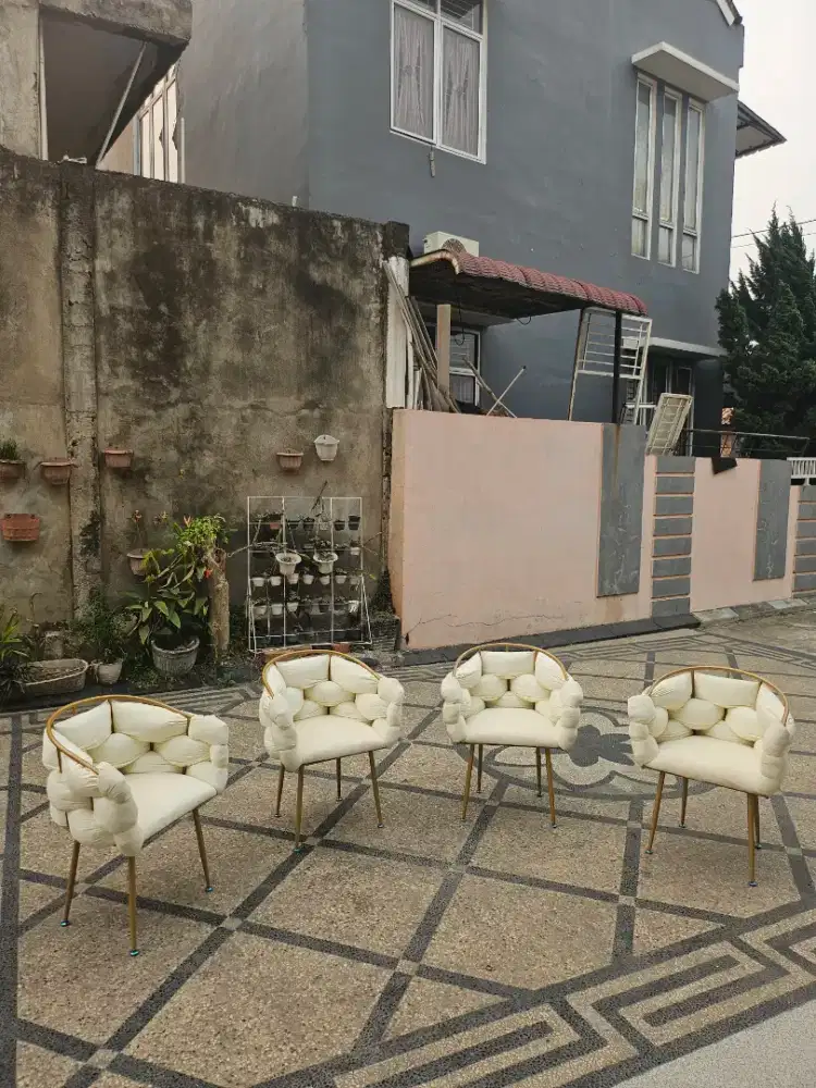 JUAL KURSI  SESET DAPAT 4 PCS