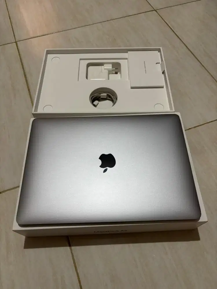 Macbook air 2020 intel i3 256