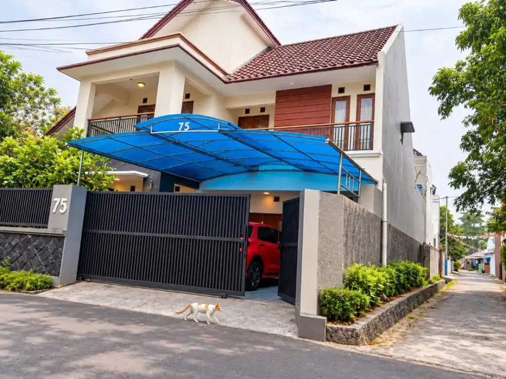 Rumah Besar 2 Lantai Lokasi Strategis Dan Siap Huni