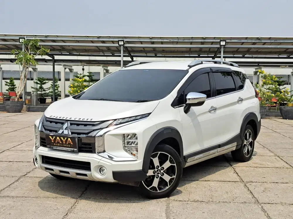 DP 15Jt Xpander Cross Premium Package At Matic 2021 Putih Low Km