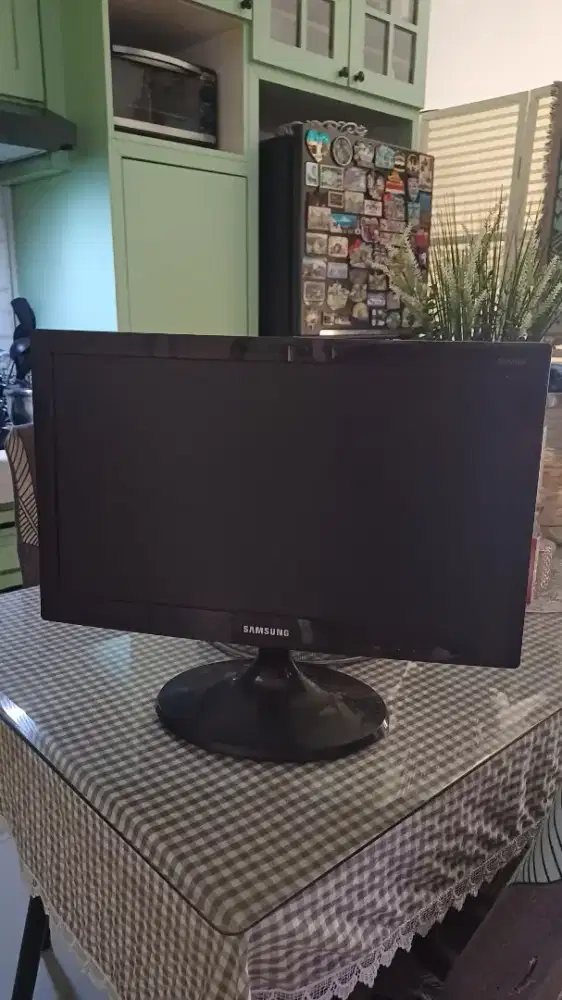 jual monitor komputer uk 41×30 merk samsung