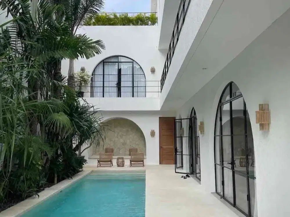 Dijual Villa Modern Mediteranian Style 
Lokasi - Bumbak Umalas, Kerobokan