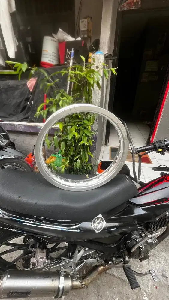 Velg motor satria fu