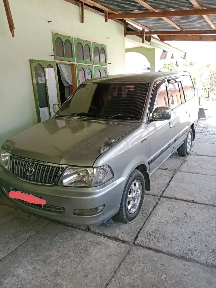Di jual mobil kijang LGX tahun 2004 , harga bisa di negokan .