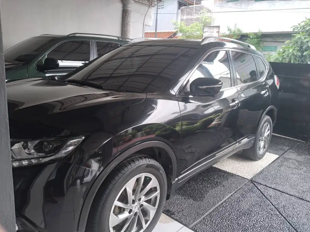 Nissan X-Trail T32 2015 2.5 AT Hitam