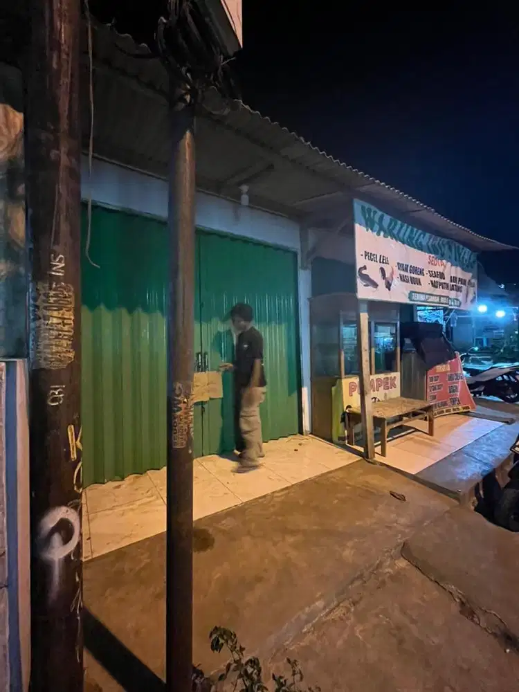 Jaga toko smootish dan donat