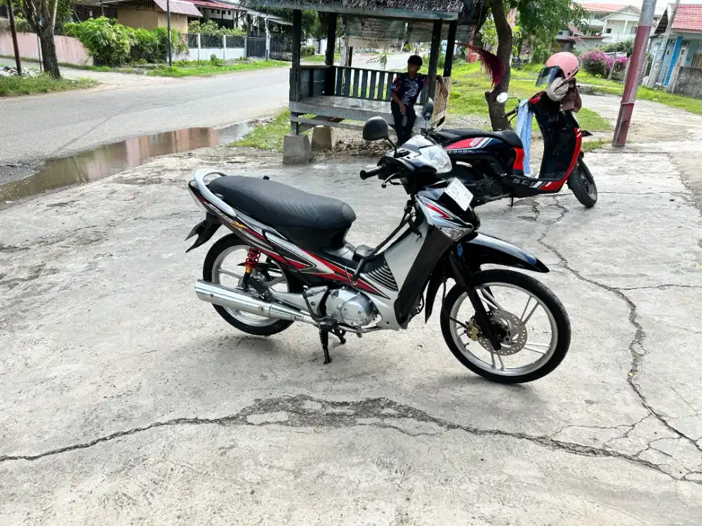 D jual honda supra x 125 tahun 2005