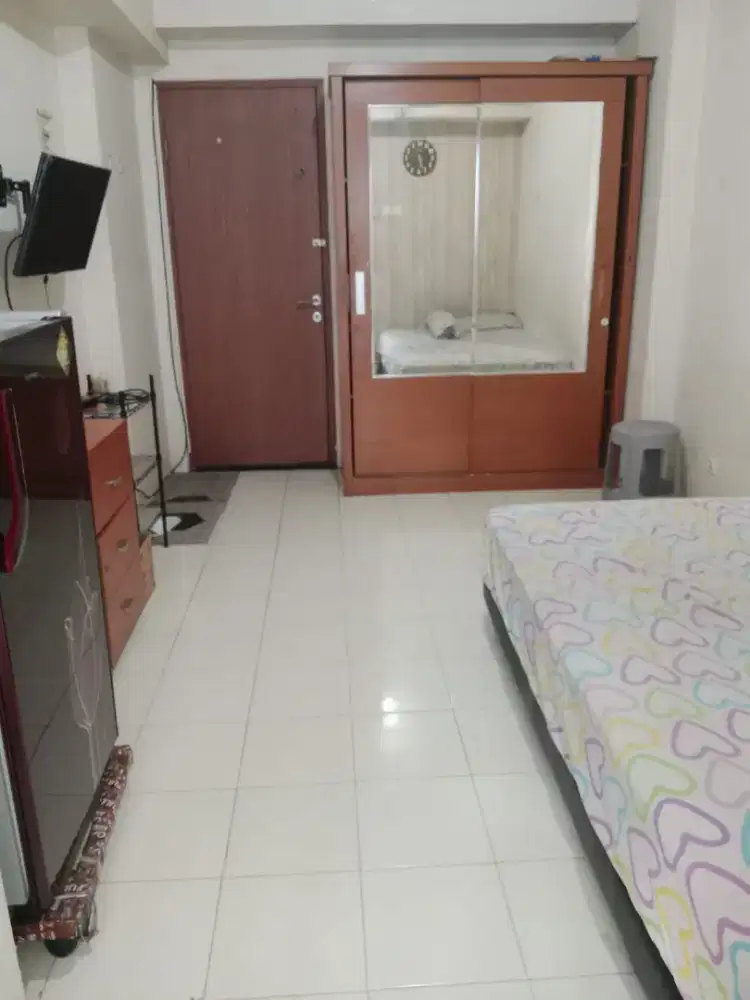 Disewakan apartemen tipe studio furnished bersih jakarta barat