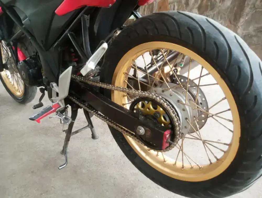 Honda cbr 150cc lengkap ganteng