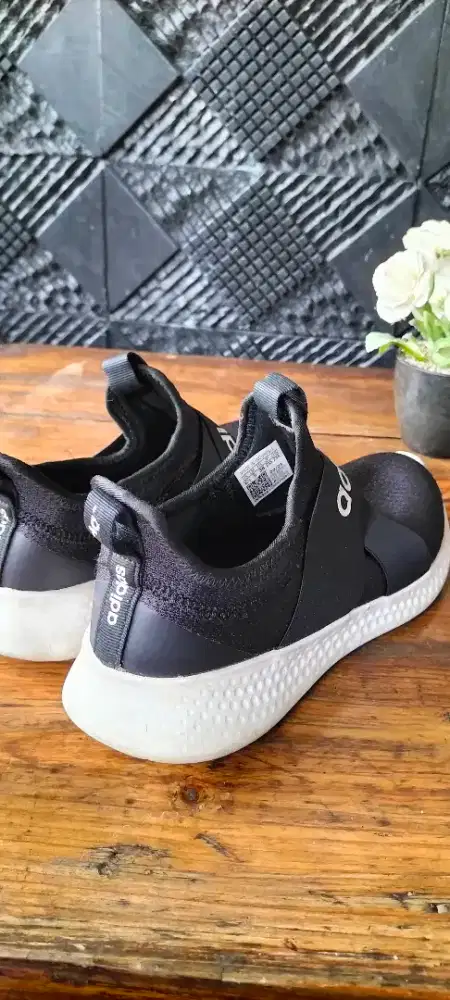 sepatu cewek sport Adidas