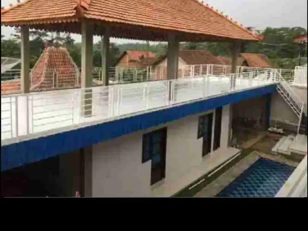 rumah soltan dua lantai plus kolam. renang