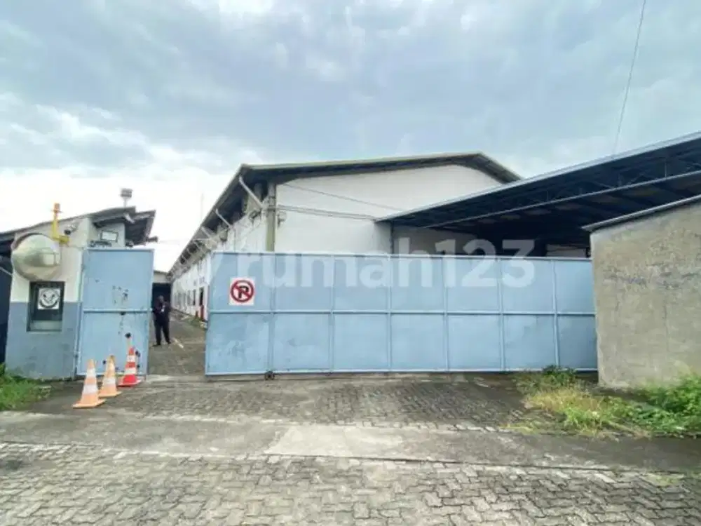 Dijual Gudang Besar Strategis di Cikarang - 1,5Km ke Tol Cikarang Barat